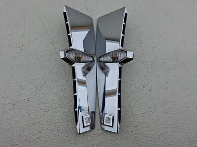 2010 - 2012 CADILLAC SRX FRONT LEFT AND RIGHT CHROME BLINKER FENDER TRIM OEM - Image 1 of 4