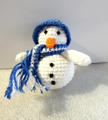 NEU Häkel  Schneemann Figur mit Hut Weihnachtsbaum Amigurumi gehäkelt Handarbeit - Bild 1 von 3