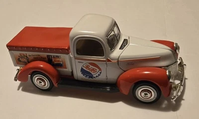 Винтажный литой грузовик доставки 1940 Ford Pepsi Cola масштаб 1:18 - Изображение 1 из 4