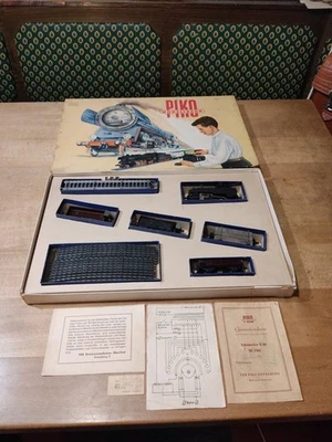 PIKO Express ME 102/2101 mit R80 + Güterzug - Bild 1 von 4