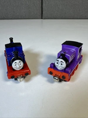 Thomas & Friends Take N Play Die Cast Train magnético Mighty Mac / Charlie - Imagem 1 de 4