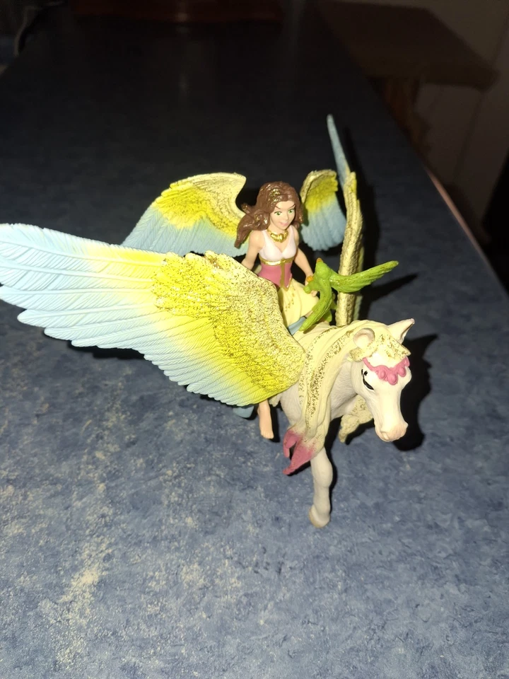 SCHLEICH 70566 Surah with glitter Pegasus, ages 5 and up, BAYALA - playset, 3 pa - Image 1 of 4