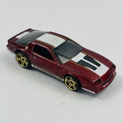 2021 Hot Wheels 1985 CHEVROLET CAMARO IROC-Z красный - Изображение 1 из 2