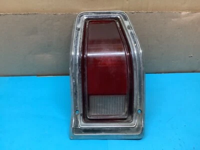 Оригинальный правосторонний задний фонарь 1976–1980 Plymouth Volare Aspen 3881116 - Изображение 1 из 3