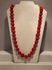 VINTAGE~Joan Rivers~**COLLANA FINTO CINABRO 30"**~Rosso intagliato~NODATO~tono oro - Foto 1 di 9