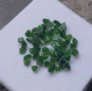 40 Ct 4 to 9 MM Natural Green Color Chrome Diopside Slice Rough Raw Thin Slice - Picture 1 of 24