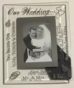 "Marco de vidrio plateado para escritura Malden Our Wedding contiene foto de 2"" X 3""" - Imagen 1 de 7