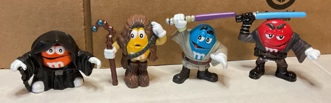 Lot of 4 2005 HASBRO THE STAR WARS MPIRE M&M FIGURES Vader Chewy Cover