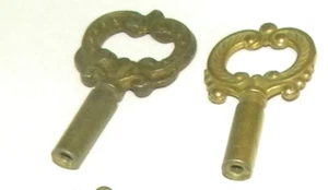 Antique Vintage Ornate Cast Keys Screw On Turn On/Off Electric Lamp - Picture 1 of 1