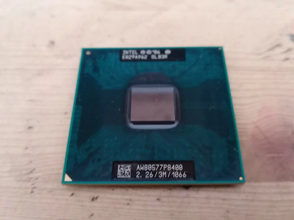 Processeur Intel Core 2 Duo Mobile P8400 2.26GHz 3Mo 1066MHz Socket P SLB3R - Photo 1/1