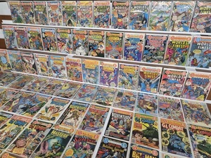Lote de 71 cómics DC Bronze Giants Super-Stars especial Batman Super-Team Family en muy buen estado/f - Imagen 1 de 9