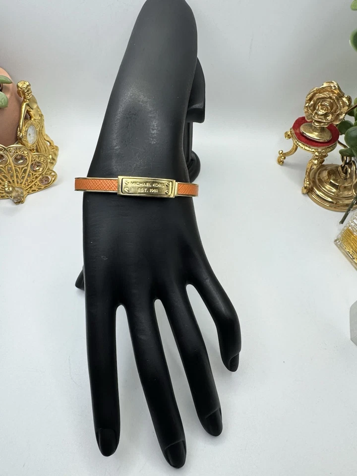 Brazalete Michael Kors Bisagras Naranja Imitación Piel Lagarto Cuero Foto 1 de 4