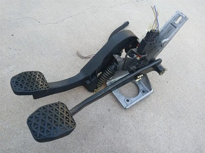 Оригинальная педаль сцепления и тормоза в сборе с возвратной пружиной 97–00 для BMW E36 3-Series Z3 M3 - Изображение 1 из 4