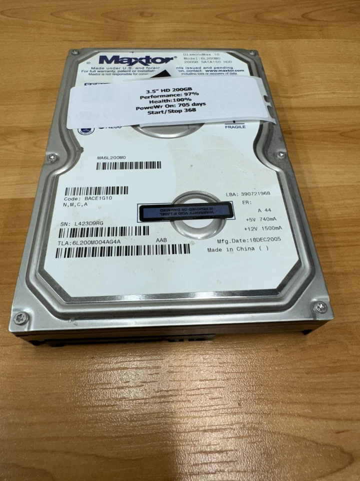 Maxtor - 6L200MO - 8MB Cache 3.5" 7200rpm 200GB SATA Internal Hard Drive - Image 1 of 1