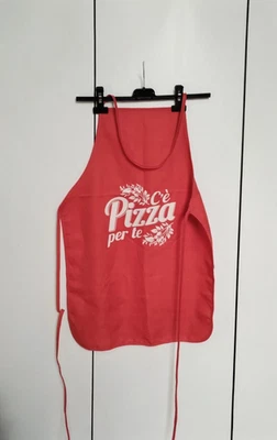 Grembiule da cucina in tessuto rosso con pettorina e una simpatica stampa. - St - Immagine 1 di 3