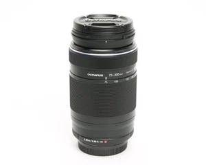 Olympus M.Zuiko Digital ED 75-300 mm f/4.8-6.7 II obiettivo micro quattro terzi - nero - Foto 1 di 7