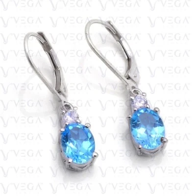 Pendiente de topacio azul natural y diamantes de corte ovalado de 3,06 quilates enchapado en oro blanco de 14K Foto 1 de 4