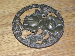 Antiqued solid brass pot lid featuring Rosebuds Heavy 91mm diameter - Picture 1 of 1