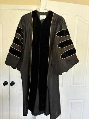 Vestido Tam Doctoral Premium para Profesor de Facultad Graduados de Doctorado Borde Dorado talla 48 Foto 1 de 4