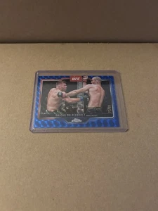 2025 Topps Chrome UFC Geometric Blue Refractor Dricus Du Plessis 77/99 - Bild 1 von 3