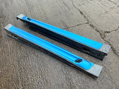 Par de faldas laterales genuinas MINI John Cooper Works JCW en azul láser metálico R56 - Imagen 1 de 4