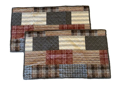 Urban Outfitters 全新无标签特大号枕套 2 件套小屋拼布图案 — 第 1/4 张图片