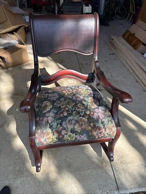 Balancín de salón de caoba de la era victoriana de finales de 1800’s Foto 1 de 4