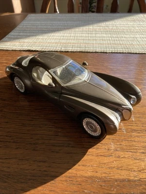 Chrysler Atlantic 1997 modelo de promoción de concesionario de plástico construido Foto 1 de 4