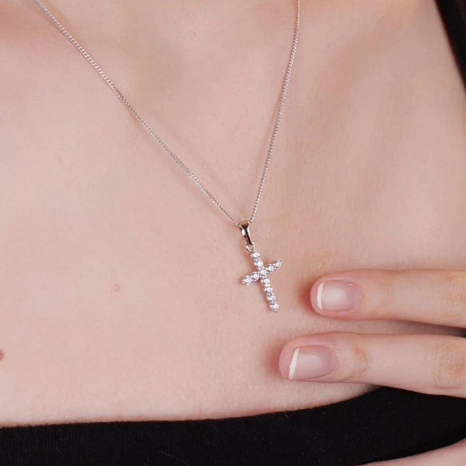 18K White GOLD MADE WITH SWAROVSKI CRYSTAL CROSS PENDANT CLASSIC NECKLACE Foto 1 de 4