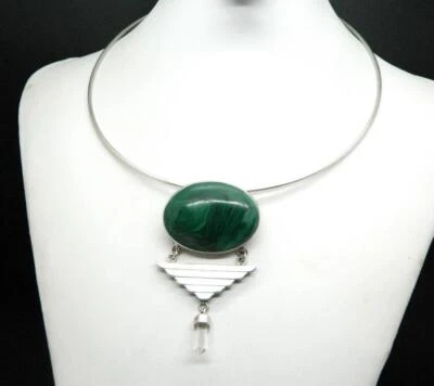 Broche colgante de cristal de roca de malaquita modernista firmado AIS con collar de alambre gargantilla Foto 1 de 4