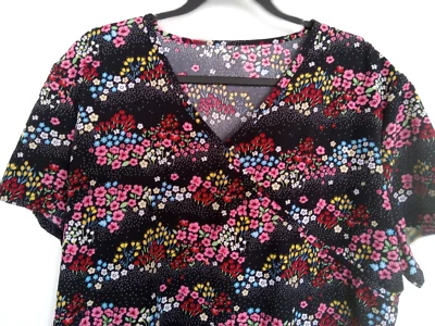 Plus size 2X black scrub top w/ bright floral print. Excellent condition - Image 1 of 4