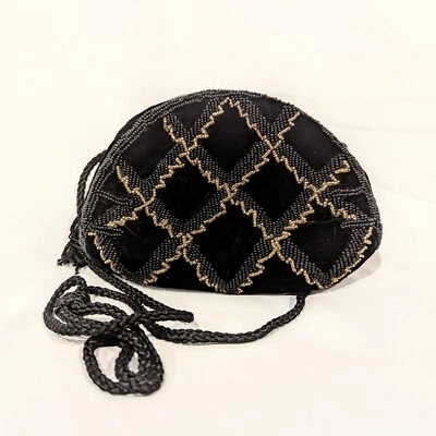 Bolso sin asas Delill de colección con cuentas a mano con correa con cordón negro terciopelo cuentas doradas Foto 1 de 4