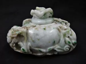 Vaso di giada Celadon intagliato birmano - Foto 1 di 9