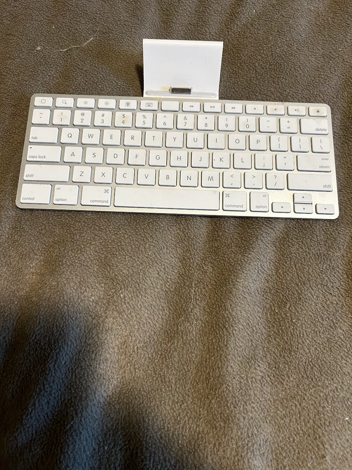 Soporte base teclado iPad Apple A1359 30 pines para iPad 1ª y 2ª generación Foto 1 de 1