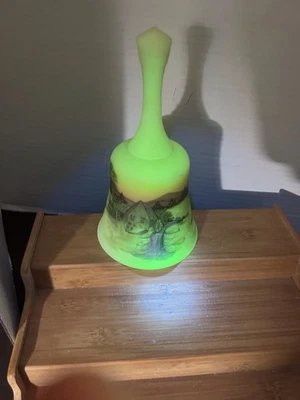 De colección Fenton Grist Mill Molino de Agua Escena Campana Natillas Uranio Vidrio Brilla Foto 1 de 4