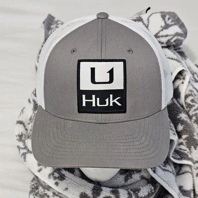 Huk Huk'd Up 卡车司机帽灰色黑白可调节平沿帽 — 第 1/4 张图片