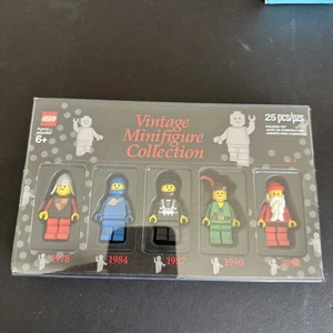 LEGO 5000440 HOLIDAY 5 pc VINTAGE Minifigure SET Astronaut SANTA Knight TRU ed - Picture 1 of 2