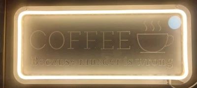 Letrero de neón con iluminación de humor oscuro "Café porque el asesinato está mal" Foto 1 de 2
