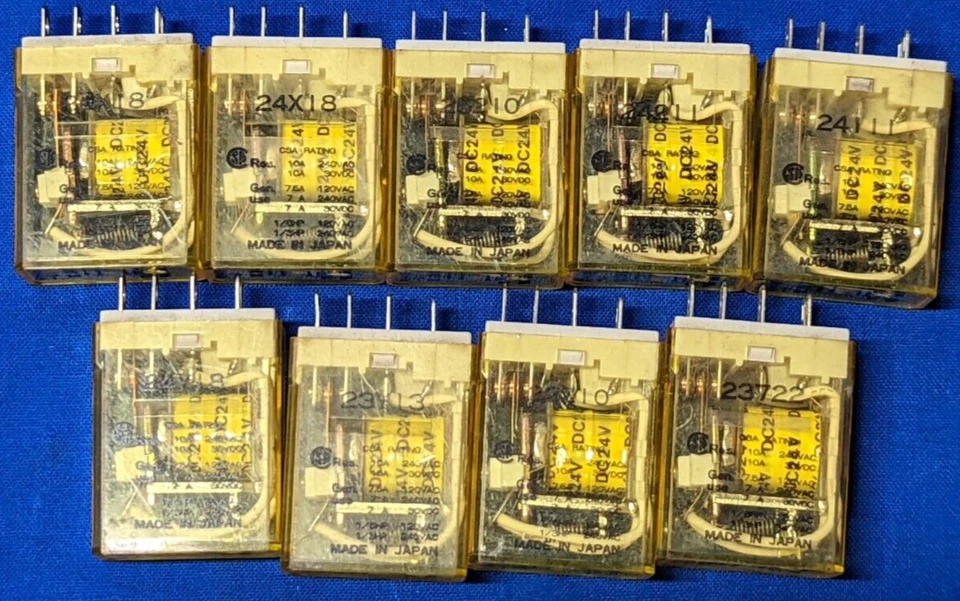 ASSORTED IDEC RELAY 23722 25210 24111 24X18 24Y18 22Z10 **LOT OF 9** - Image 1 of 4