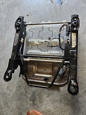 Ford Fiesta 2014 15 16 17 2018 rieles de asiento de pasajero delantero derecho marco de pista OEM Foto 1 de 3