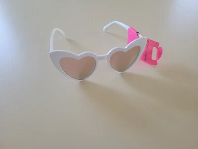 BETSEY JOHNSON Heart shape Sunglasses White New valley girl retro classic chic - Image 1 of 4