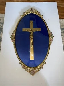 Vintage Metall religiöses Kruzifix Kreuz Jesus Gold in einem 3D Konvex Glasrahmen! - Bild 1 von 9