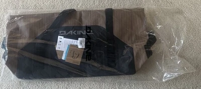 Nueva bolsa de lona Dakine Cyclone con tapa enrollable húmeda/seca Coyote a rayas 60L Foto 1 de 4