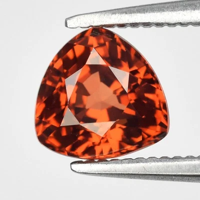 💎 0.83ct 5.5x5.5mm VVS Trillion Natural Orange Pyrope Garnet - Tanzania Gem - Image 1 of 4