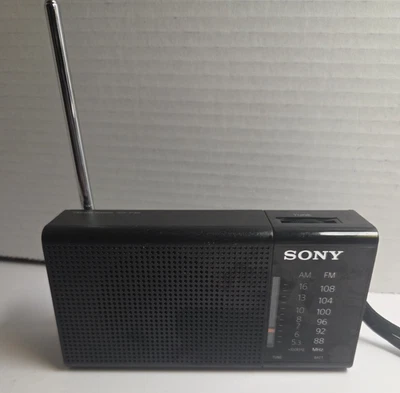 Sony ICF-P36 tragbares AM/FM Radio mit integriertem Lautsprecher und Antenne GETESTET  - Bild 1 von 4