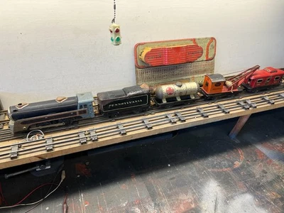 Lote de trem Marx calibre O com locomotiva e 4 carros e estação (conjunto # desconhecido) - Imagem 1 de 4