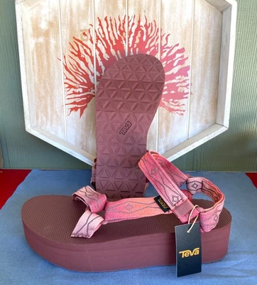 Teva Women's Sandal Flatform Universal Sunscape Sandal  Waterless Scarlet Size 9 - Image 1 of 4