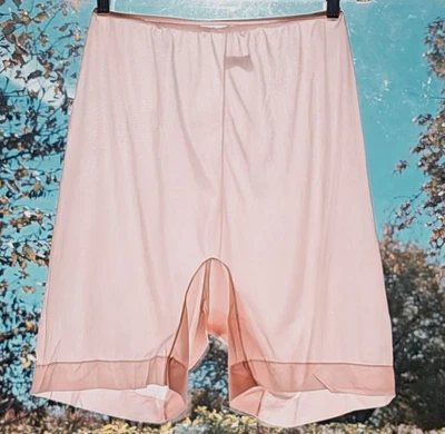 Bragas rosas vintage años 70 ~KAYSER EE. UU.~Doble refuerzo de nailon~7~Braguita de petti~Tap Foto 1 de 4