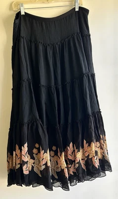 Tommy Bahama ярусная шелково-хлопковая черная юбка с цветочным/листовым узором на подоле - Изображение 1 из 4