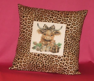 Handmade Throw Pillow Cover - 14" - Highland Cow - Christmas - Multi color - Picture 1 of 2